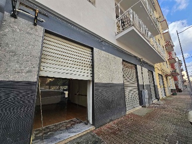 Foto Negozio a Salerno Torrione di 25 m² con 1 locali in vendita