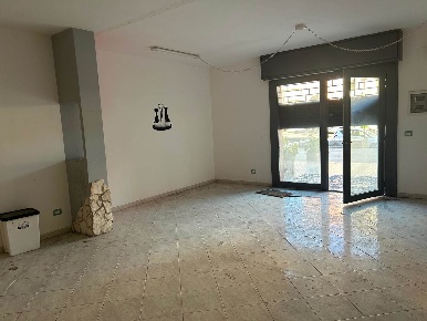 Foto Negozio in Via Gramsci, Gravina di Catania Centro di 70 m² in vendita