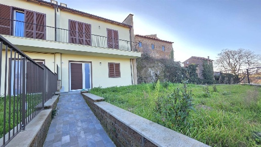 Foto Villa a schiera a Vetralla Centro di 135 m² con 6 locali in vendita