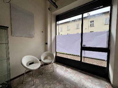 Foto Negozio in Via Trieste, Sondrio Centro di 18 m² con 1 locali