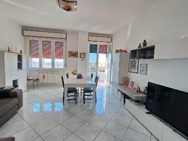 Foto Appartamento a Piombino Centro di 100 m² con 5 locali in vendita