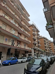 Foto Appartamento in Via F. Crispi, Salerno Carmine di 121 m² con 6 locali