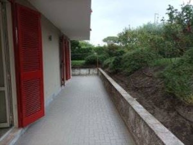 Foto Appartamento a Pollena Trocchia Centro di 90 m² con 3 locali