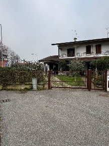 Foto Villa a schiera in via Aldo Moro 2/8, Trezzano Rosa di 110 m²