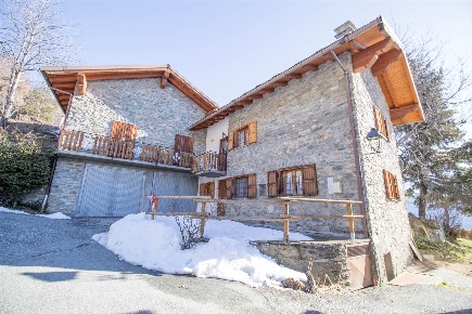 Foto Casa indipendente in Località Menfrey 5, Verrayes di 126 m² in vendita