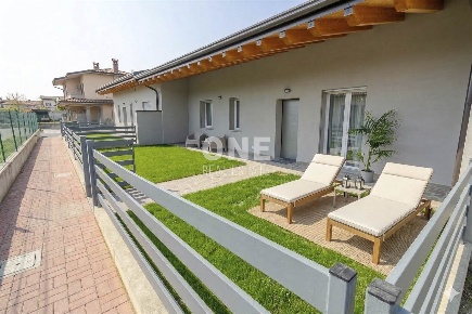 Foto Villa a schiera in via Leonardo da Vinci 25, Pontirolo Nuovo di 144 m²