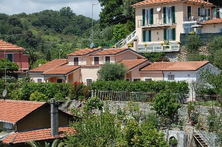 Foto Villa unifamiliare a Imperia Porto Maurizio di 246 m² con 11 locali