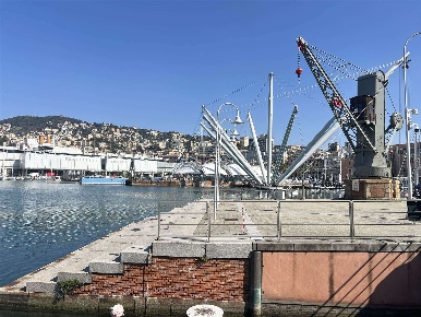 Foto Attività commerciale a Genova Centro Città di 75 m² con 3 locali