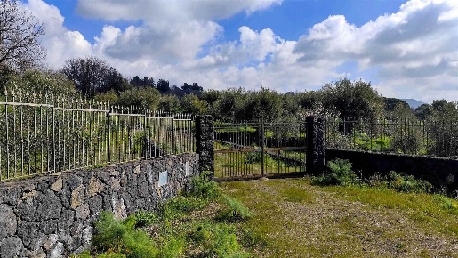 Foto Terreno agricolo a Belpasso di 8185 m² in vendita
