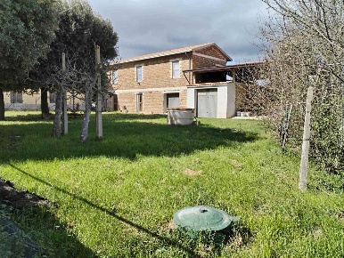 Foto Rustico in Vocabolo Ducale  9, Cannara di 253 m² con 5 locali