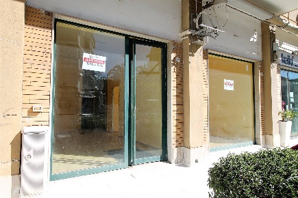 Foto Negozio in Via senatore di Giovanni 15-17, Siracusa Tica - Zecchino