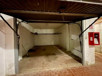 Foto Garage a Follonica Zona Nuova, Pratoranieri di 1 m² con 1 locali