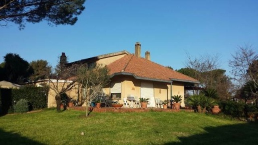 Foto Villa bifamiliare a Orbetello Giannella di 200 m² con 8 locali