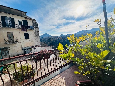 Foto Appartamento a Cava de' Tirreni Centro di 190 m² con 8 locali