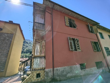 Foto Case semi ndipendenti a Luni Casano Dogana Isola di 130 m² in vendita