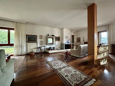 Foto Villa unifamiliare in Via della Torre, Pontassieve di 350 m²