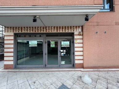 Foto Locale commerciale in Viale Giulio Cesare, Vasto di 158 m² in vendita