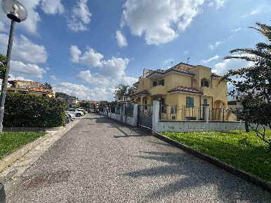 Foto Villa unifamiliare in VIA EMILIO MERONE, Sant'Anastasia di 260 m²