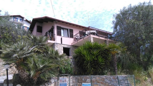 Foto Villa unifamiliare a Seborga di 150 m² con 6 locali in vendita
