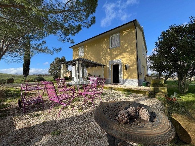 Foto Casa indipendente a Manciano di 155 m² con 10 locali in vendita