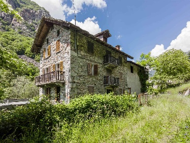 Foto Appartamento in località espaz 54, Fontainemore di 313 m² in vendita