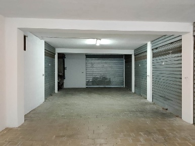 Foto Garage a Camporotondo Etneo di 1 m² con 2 locali in vendita