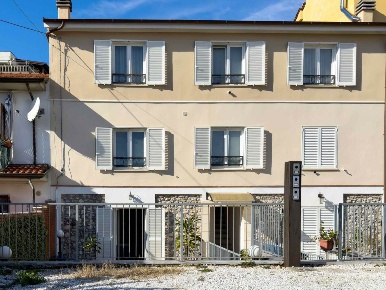 Foto Appartamento in via Turati 6, Carrara Avenza di 65 m² con 3 locali
