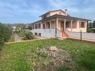 Foto Villa unifamiliare a San Vincenzo di 112 m² con 10 locali in vendita