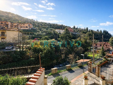 Foto Casa indipendente a Reggello Centro di 115 m² con 5 locali in vendita