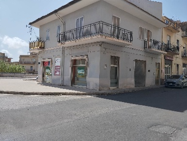 Foto Negozio in V.le 1° Maggio 110, Scicli Centro di 55 m² con 1 locali