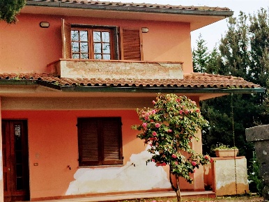 Foto Villa unifamiliare a Larciano Mungherino di 382 m² con 13 locali