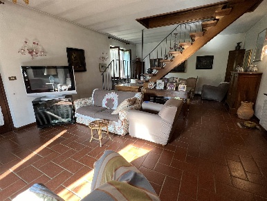 Foto Villa unifamiliare a Gavi di 376 m² con 12 locali in vendita