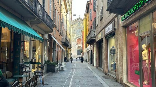 Foto Negozio a Piacenza Centro Storico di 232 m² con 5 locali in vendita
