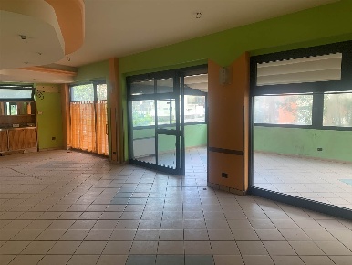 Foto Negozio in Via mascagni, Montecatini-Terme di 120 m² con 2 locali