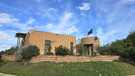 Foto Attività commerciale in SS SULCITANA, Cagliari La Plaia di 212 m²