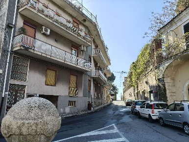 Foto Appartamento in Via Fontana 7, Valverde di 114 m² con 3 locali