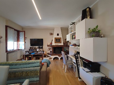 Foto Appartamento a Ameglia Centro di 94 m² con 3 locali in vendita