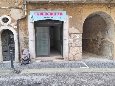 Foto Negozio in VIA CAMMAROTA 33, Atripalda di 100 m² con 2 locali