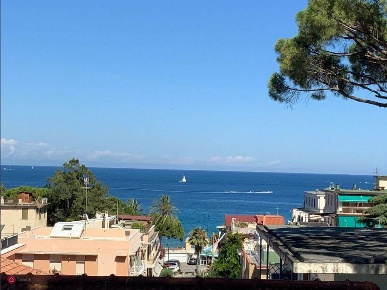 Foto Villa unifamiliare in Via Novara, Laigueglia di 200 m² con 8 locali
