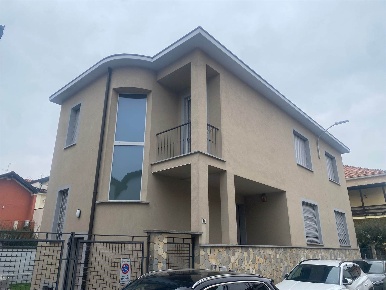 Foto Villa unifamiliare a Vigevano Centro di 355 m² con 16 locali