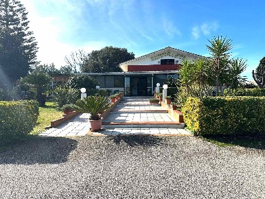 Foto Ristorante a Terracina Borgo Hermada di 740 m² con 5 locali in vendita