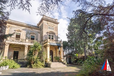 Foto Villa unifamiliare a San Giovanni la Punta Centro di 1059 m²