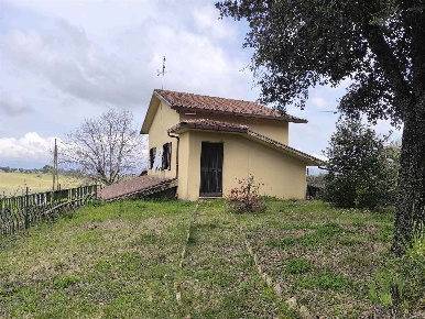 Foto Villa unifamiliare a Montefiascone Centro di 140 m² con 6 locali