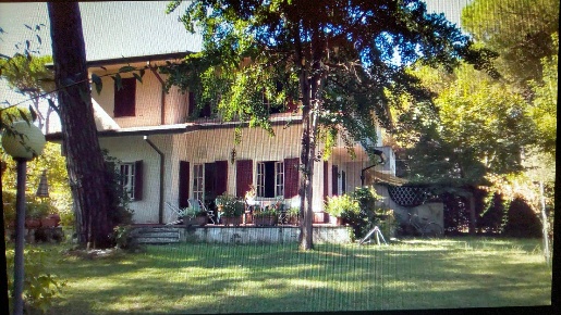 Foto Villa bifamiliare a Massa Ronchi - Poveromo di 140 m² con 8 locali