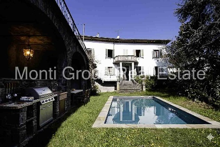 Foto Rustico a Maranzana di 210 m² con 13 locali in vendita