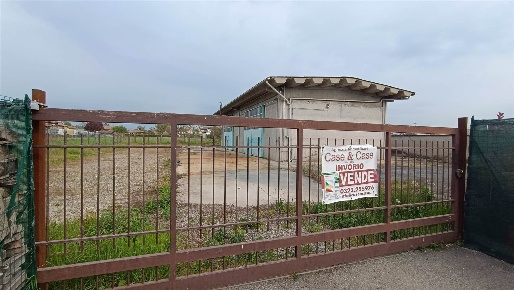 Foto Magazzino a Suno Centro di 162 m² in vendita