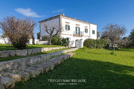 Foto Rustico in Contrada Mangiamuso, Ostuni di 365 m² con 10 locali