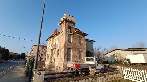 Foto Villa unifamiliare a Caorso di 273 m² con 7 locali in vendita