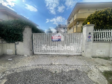 Foto Garage in Via Grecia  15, Ragusa Nunziata - Pianetti di 52 m²