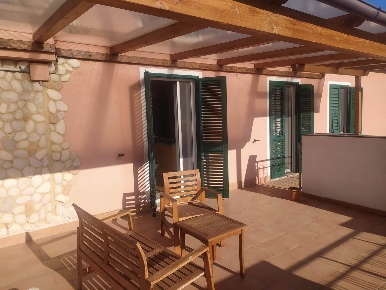 Foto Villa bifamiliare a Ventimiglia Nervia di 220 m² con 10 locali
